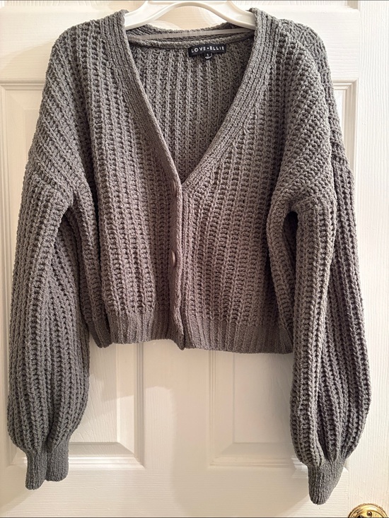 love ellie Sweaters - LOVE + LILIE Cropped Gray Waffle-Knit V-Neck Cardigan